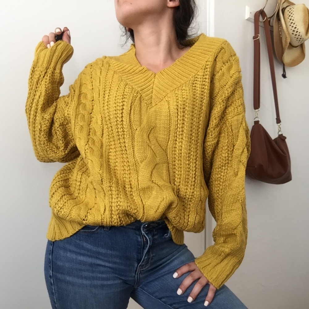 ❗️One Left❗️NWT Mustard V-Neck Cable Sweater - Picture 6 of 7